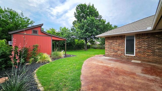 2516 Ridgewood Drive, Moore, OK 73160
