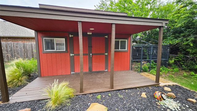 2516 Ridgewood Drive, Moore, OK 73160