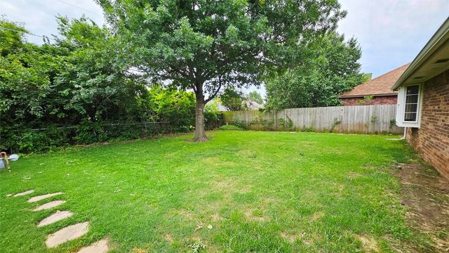 2516 Ridgewood Drive, Moore, OK 73160