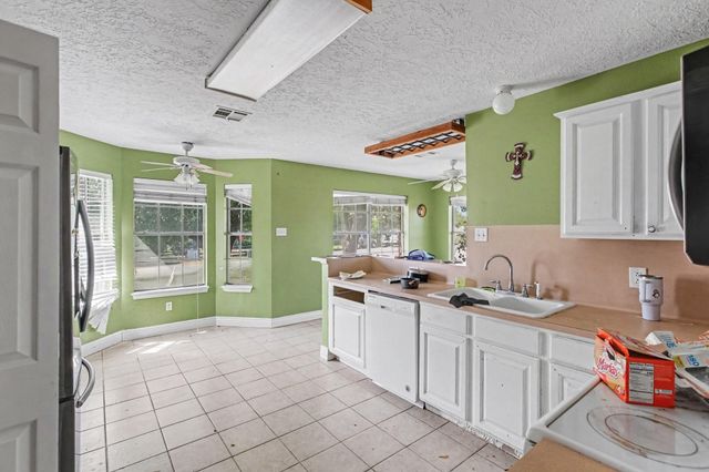 13415 Lake Breeze Lane, Willis, TX 77318