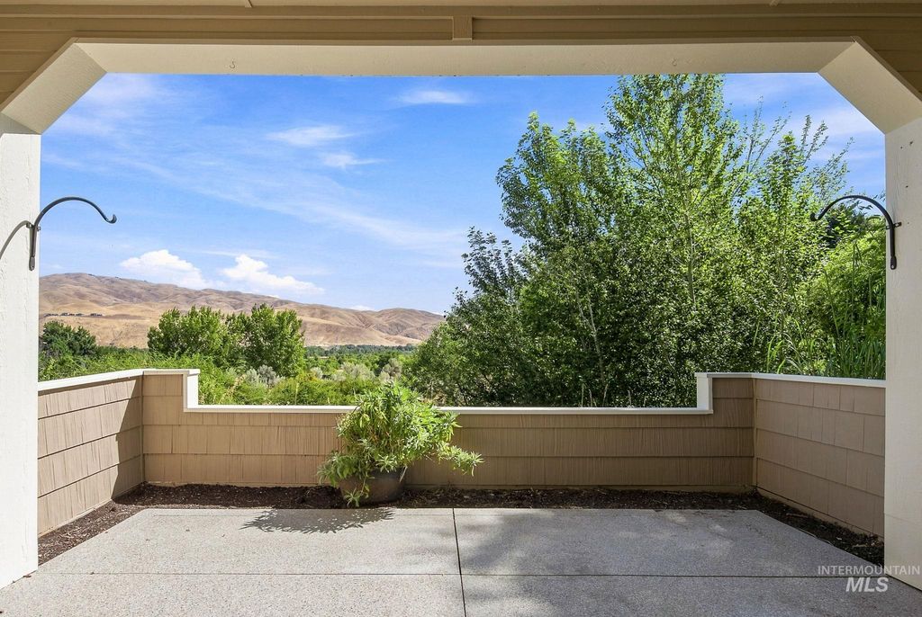 5170 S Surprise Way 104, Boise, ID 83716 photo 3