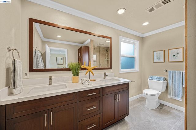 1989 Meadow Rd, Walnut Creek, CA 94595