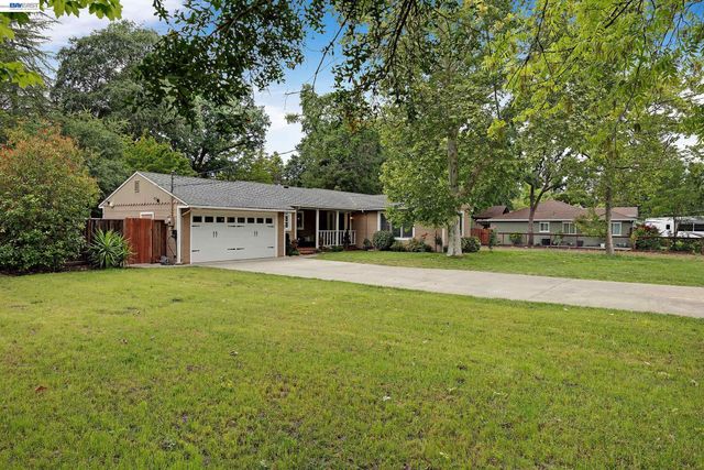 1989 Meadow Rd, Walnut Creek, CA 94595