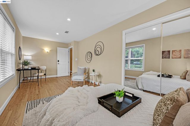 1989 Meadow Rd, Walnut Creek, CA 94595