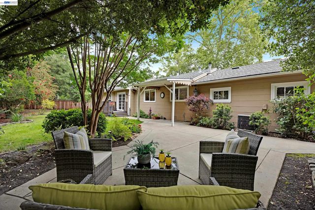 1989 Meadow Rd, Walnut Creek, CA 94595