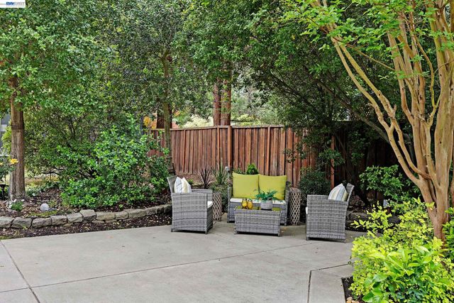 1989 Meadow Rd, Walnut Creek, CA 94595
