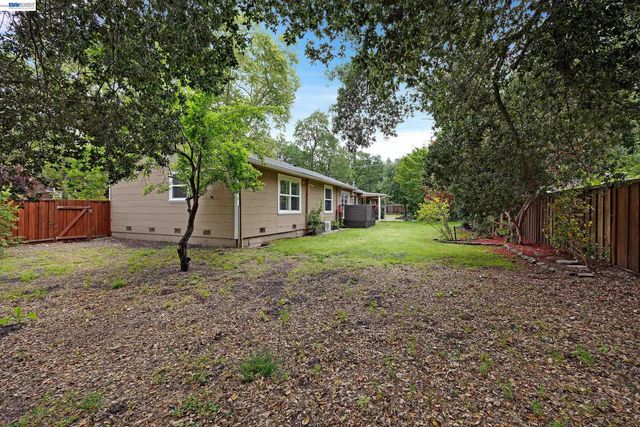 1989 Meadow Rd, Walnut Creek, CA 94595