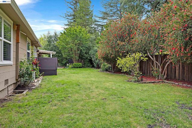 1989 Meadow Rd, Walnut Creek, CA 94595