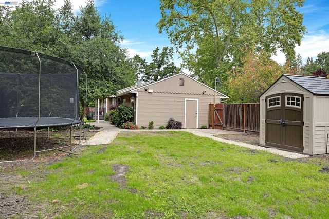 1989 Meadow Rd, Walnut Creek, CA 94595