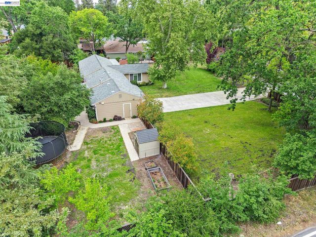 1989 Meadow Rd, Walnut Creek, CA 94595