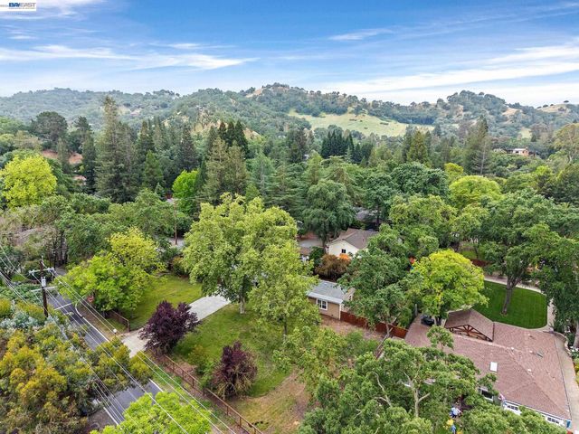 1989 Meadow Rd, Walnut Creek, CA 94595
