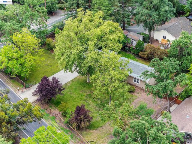 1989 Meadow Rd, Walnut Creek, CA 94595