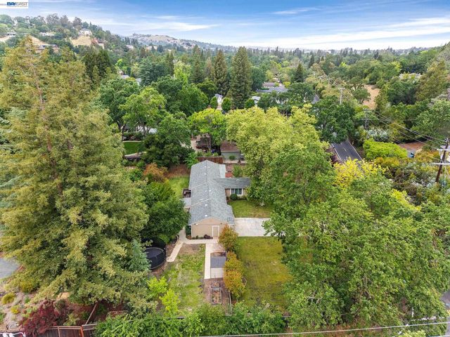 1989 Meadow Rd, Walnut Creek, CA 94595