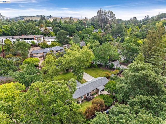 1989 Meadow Rd, Walnut Creek, CA 94595
