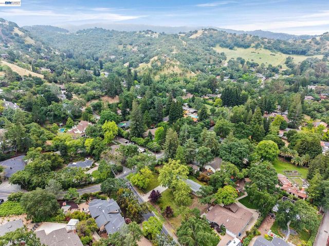 1989 Meadow Rd, Walnut Creek, CA 94595