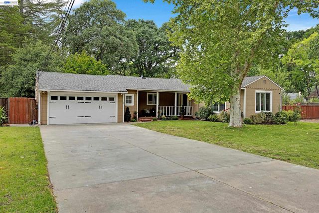 1989 Meadow Rd, Walnut Creek, CA 94595