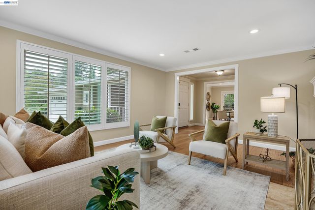 1989 Meadow Rd, Walnut Creek, CA 94595
