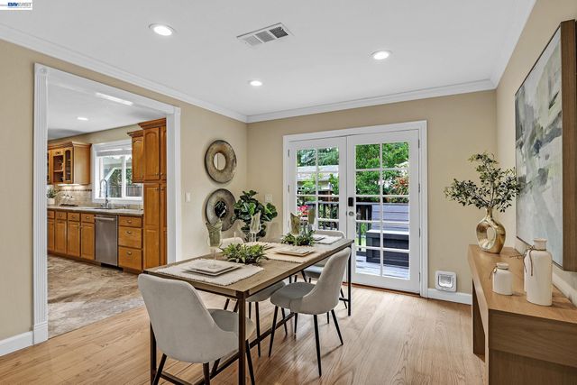 1989 Meadow Rd, Walnut Creek, CA 94595