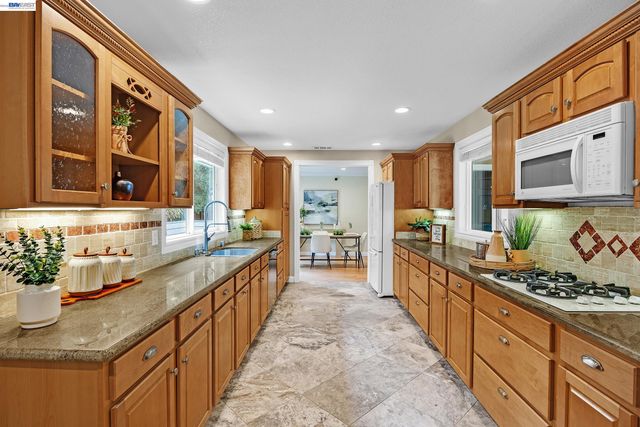 1989 Meadow Rd, Walnut Creek, CA 94595