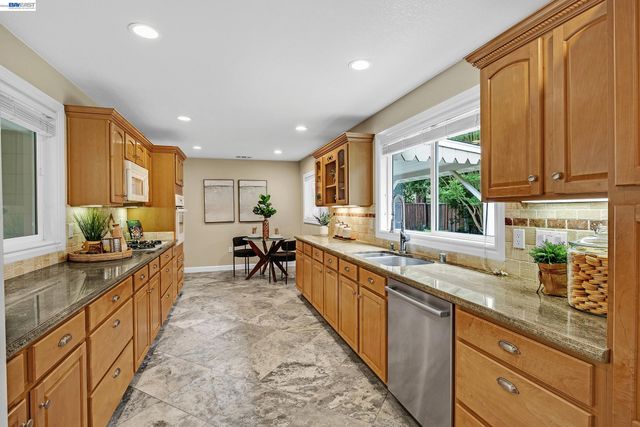 1989 Meadow Rd, Walnut Creek, CA 94595