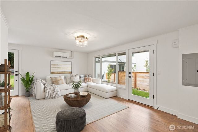10328 Ashworth Avenue N, Seattle, WA 98133