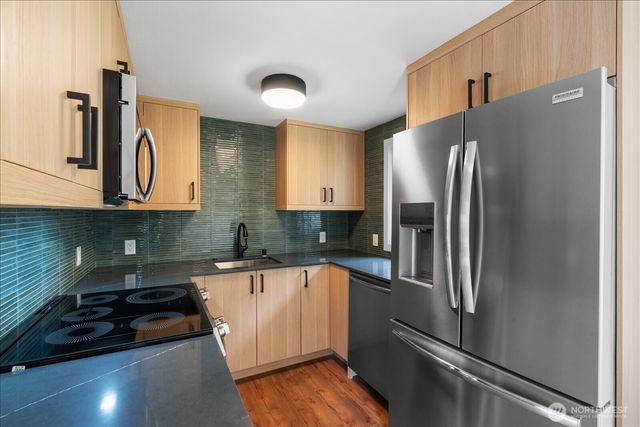 10328 Ashworth Avenue N, Seattle, WA 98133