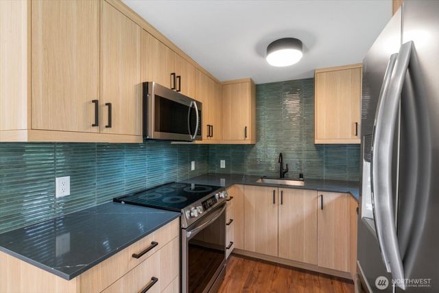 10328 Ashworth Avenue N, Seattle, WA 98133