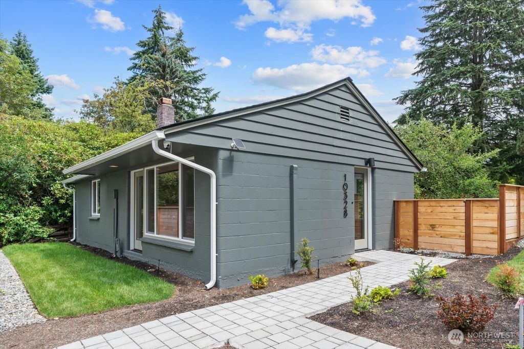 10328 Ashworth Avenue N, Seattle, WA 98133