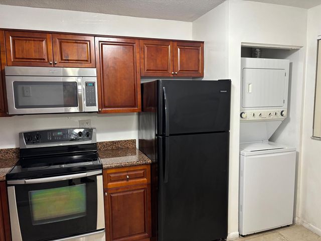 9959 Nob Hill Place, Sunrise, FL 33351
