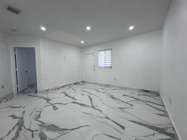 300 E 4th Street 103, Hialeah, FL 33010