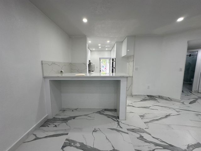 300 E 4th Street 103, Hialeah, FL 33010