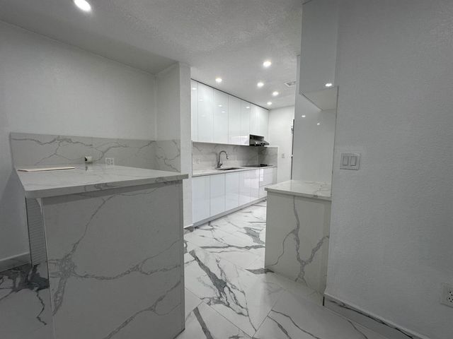 300 E 4th Street 103, Hialeah, FL 33010