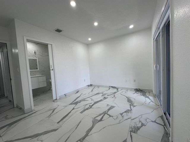 300 E 4th Street 103, Hialeah, FL 33010