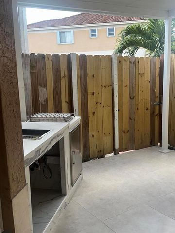 300 E 4th Street 103, Hialeah, FL 33010