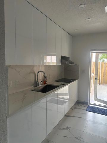 300 E 4th Street 103, Hialeah, FL 33010