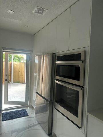 300 E 4th Street 103, Hialeah, FL 33010