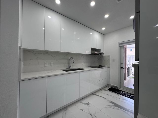 300 E 4th Street 103, Hialeah, FL 33010