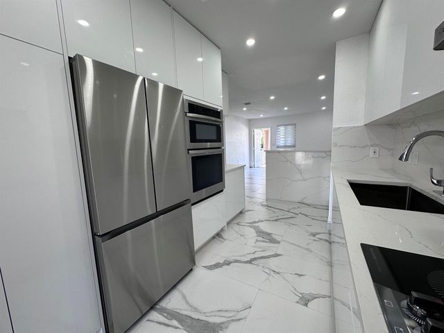 300 E 4th Street 103, Hialeah, FL 33010