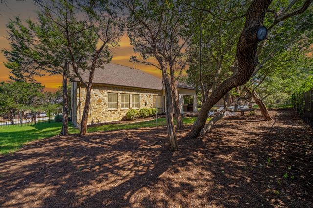 108 Kildrummy LN, Lakeway, TX 78738