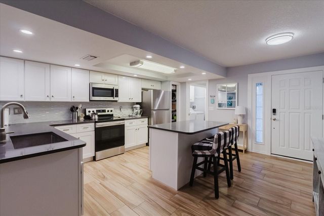 208 ST IVES DR, Palm Harbor, FL 34684