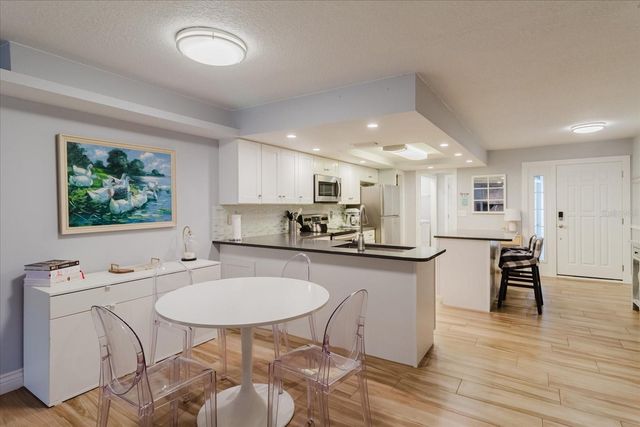 208 ST IVES DR, Palm Harbor, FL 34684