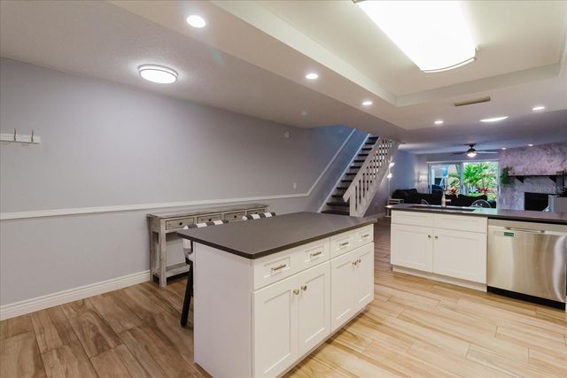 208 ST IVES DR, Palm Harbor, FL 34684