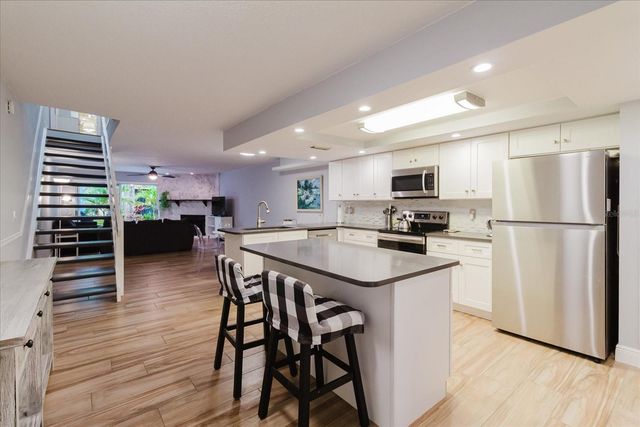 208 ST IVES DR, Palm Harbor, FL 34684