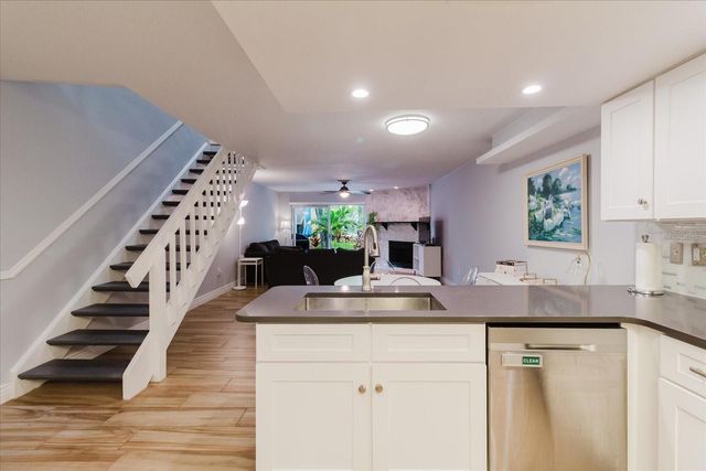 208 ST IVES DR, Palm Harbor, FL 34684