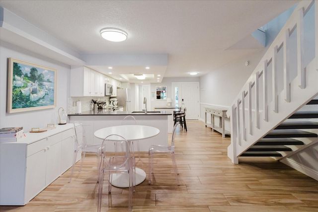 208 ST IVES DR, Palm Harbor, FL 34684