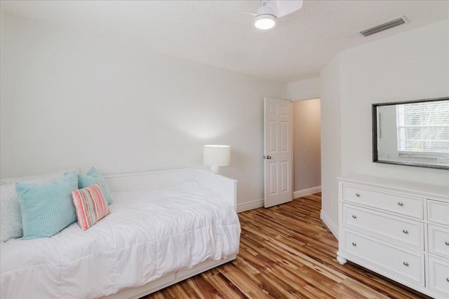 208 ST IVES DR, Palm Harbor, FL 34684