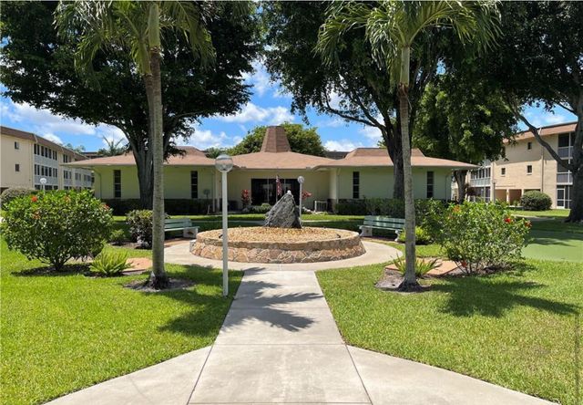 400 VILLAGE GREEN Circle W 205, Palm Springs, FL 33461