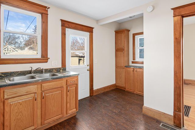 855 Juno Avenue, Saint Paul, MN 55102