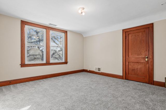 855 Juno Avenue, Saint Paul, MN 55102