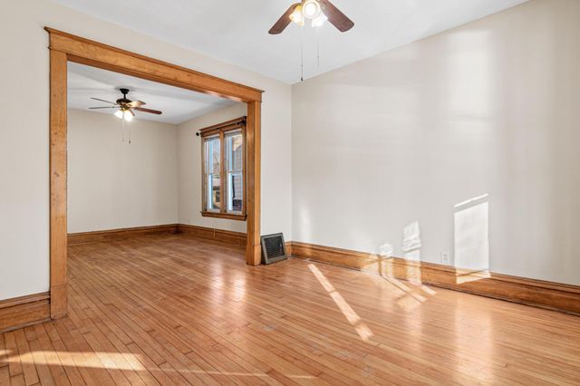 855 Juno Avenue, Saint Paul, MN 55102